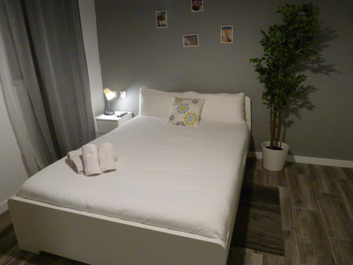 Intimo Y Acogedor "Algunos" Con Banera Hidromasaje Appartement Valencia Buitenkant foto