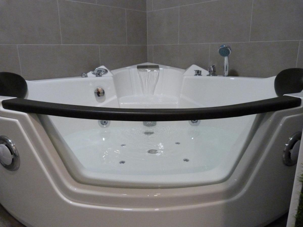 Intimo Y Acogedor "Algunos" Con Banera Hidromasaje Appartement Valencia Buitenkant foto
